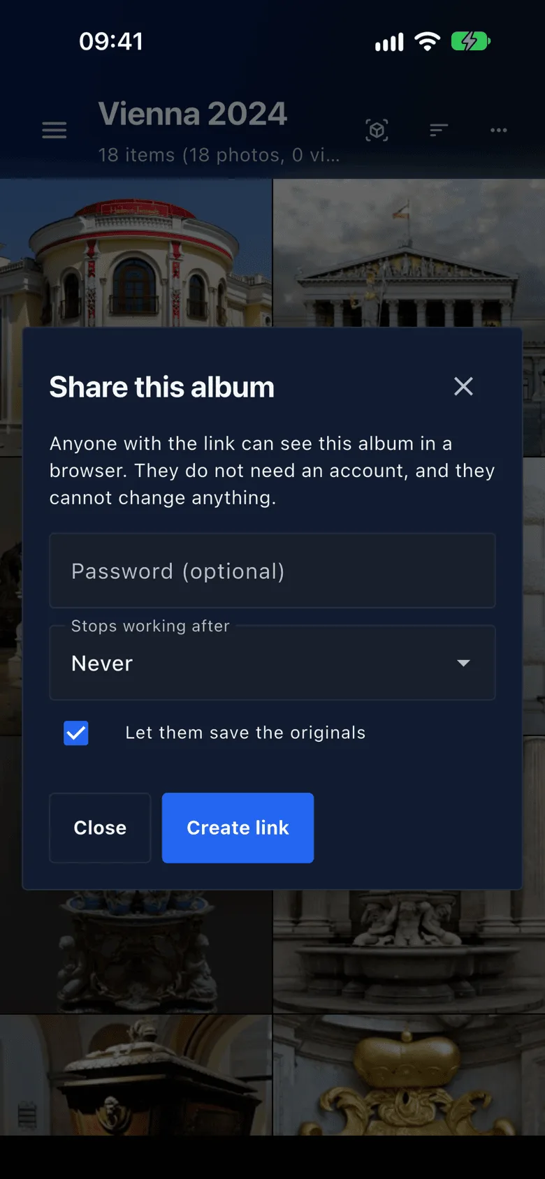 Photobe on iOS: sharing an album by link.