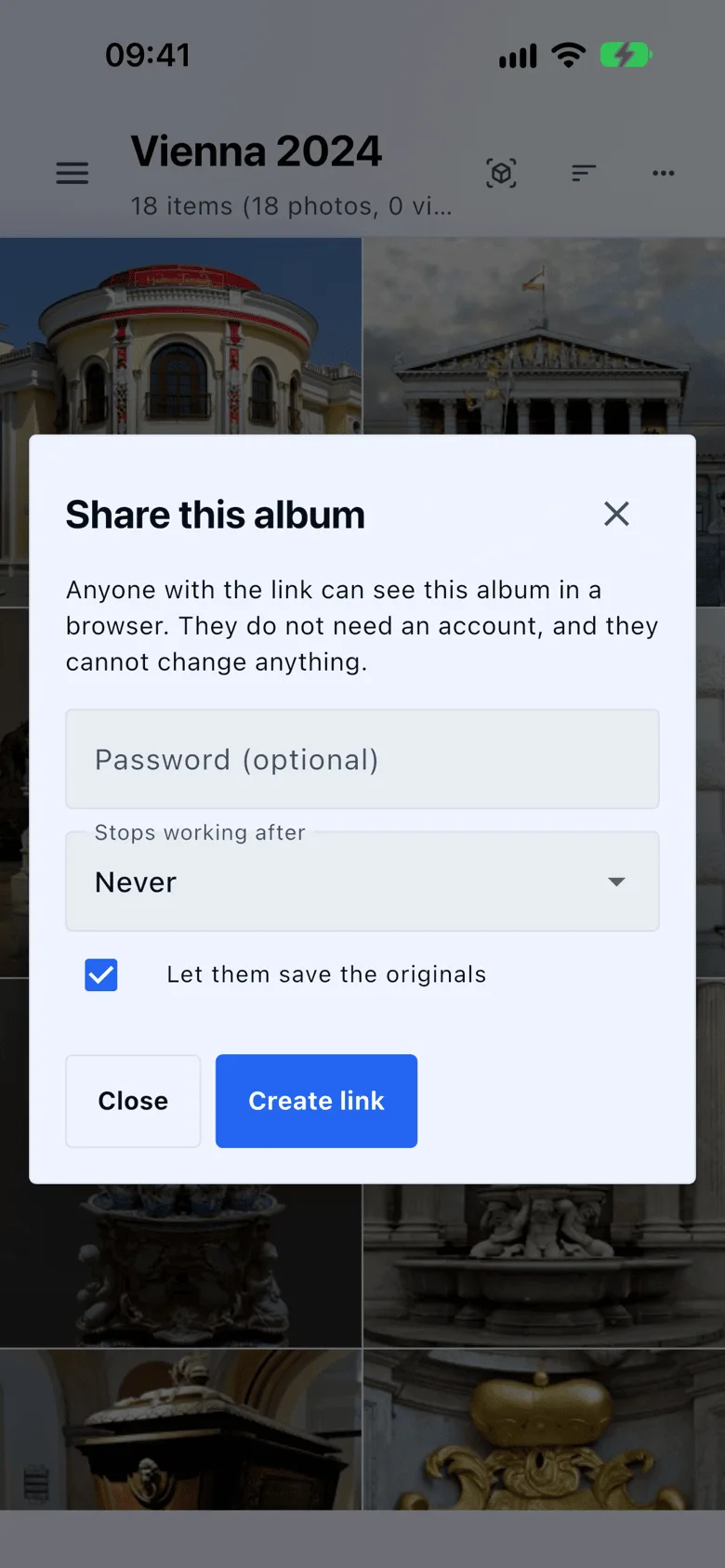 Photobe on iOS: sharing an album by link.